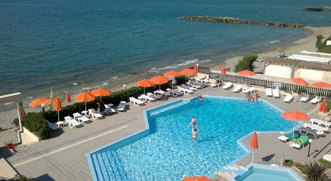 Hotel Haris On The Beach Agia Marina المظهر الخارجي الصورة